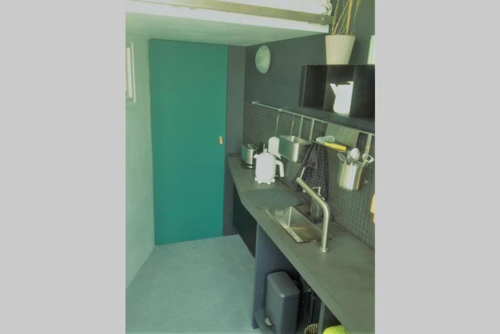 Small Arty Menilmontant Apartment